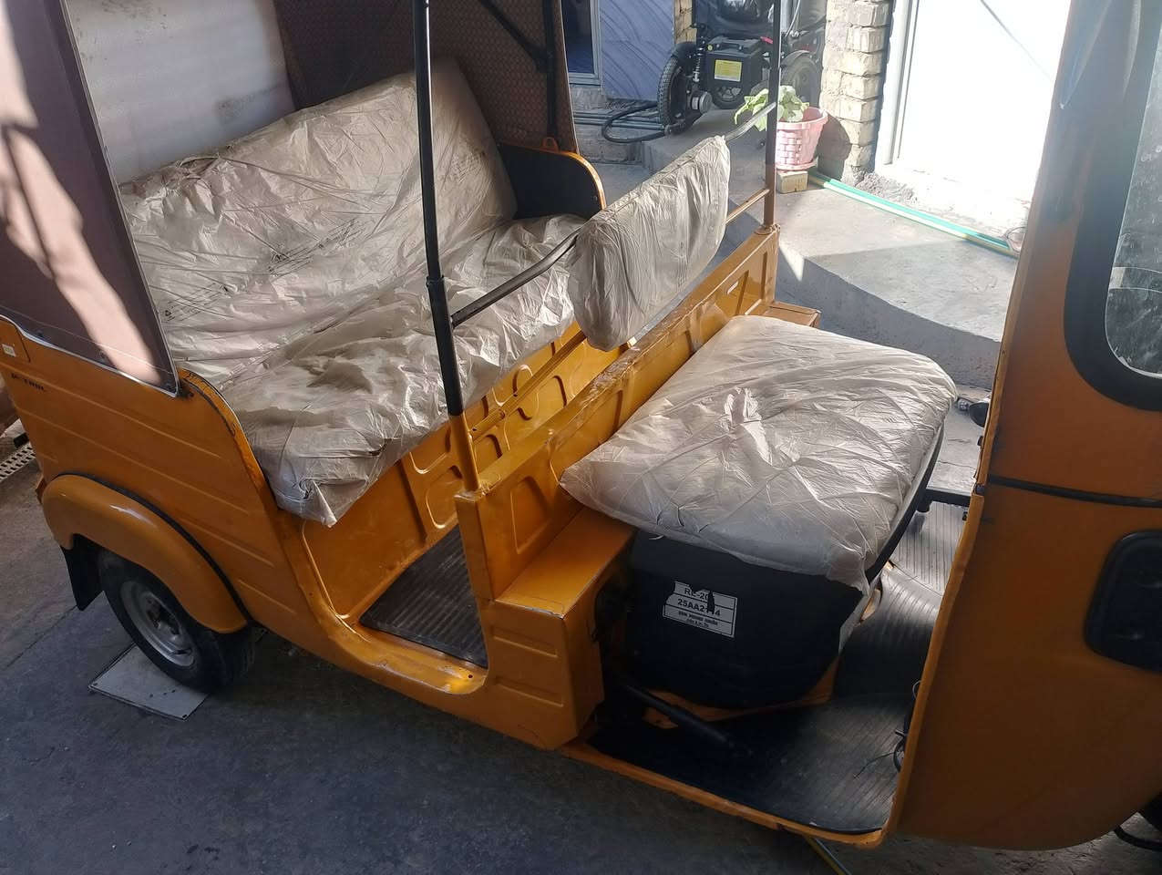 السلام عليكم تكتك للبيع موديل 2019/12/30يعني محسوبه على 2020 تكتك رقم انكليزي وتحويل ثاني يوم تكتك بسمي خير من الله لا تنقيص ولا تبخير فقط بارد يم البكلايت موضح بل الصوره 6مليون600الف الارقم *********** اتصل وتدلل
