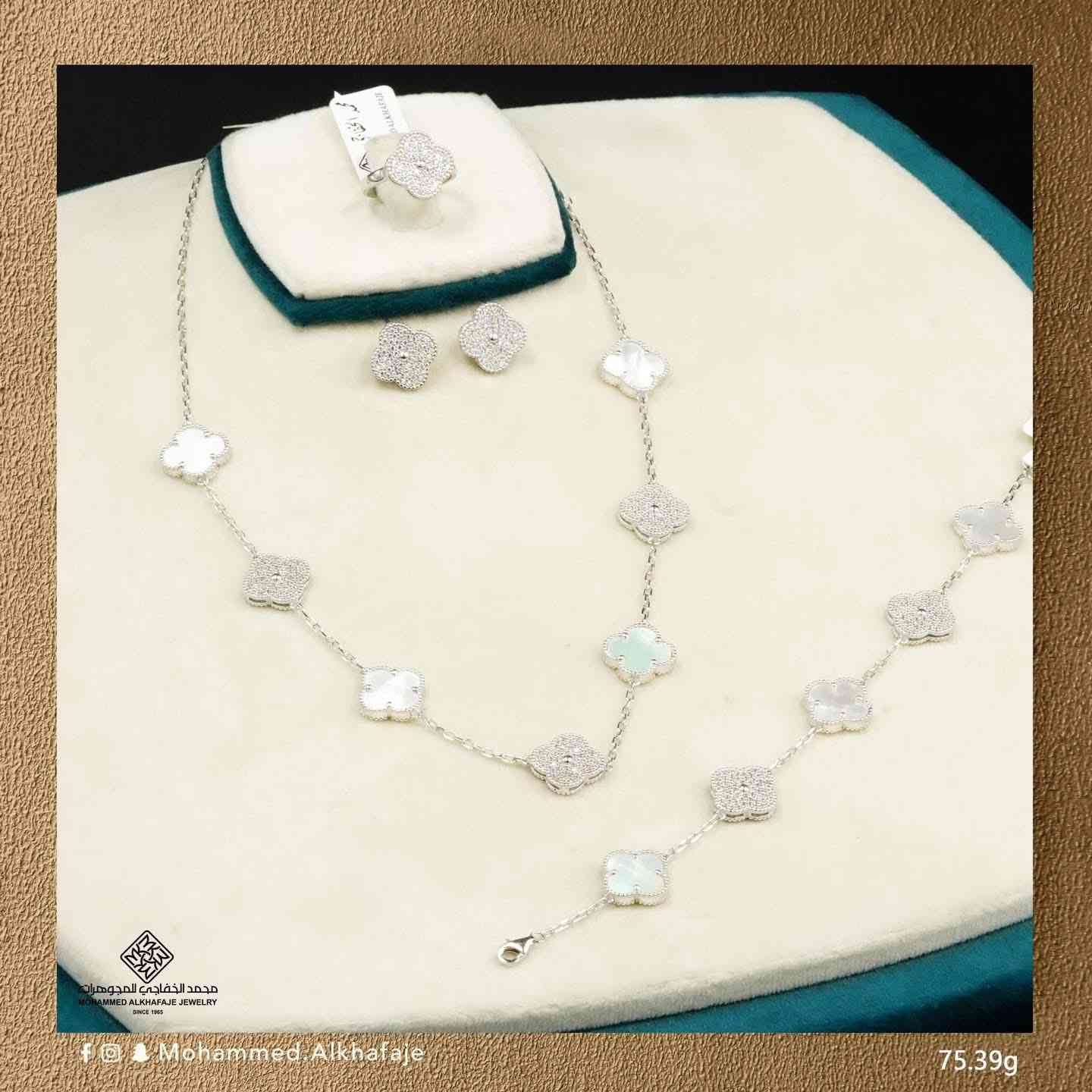 سيت فان كليف 🎀🎀
1️⃣تراجي
 2️⃣قلادة
  3️⃣سوار
 4️⃣محبس  
سعر السيت 6000 دينار …
زبائنا الحلوين 🌹🌹
شروط المسابقة اليوم راح تكون !!!
1-اكثر تعليق 
2-اكثر  تاكات 
3-اكثر مشاركات 
راح تربح معانا سيت فان كليف هدية 🎁  من سنتر لولو ،،، 

انطلقوووووووووووووو

تميز_ واختر_الافضل_دائما
                           
                               سنتر لولو 💕💕
                                 
                 كوزمتك ومستحضرات تجميل 

 ____________________________________

متواجدين من الساعة—  10 –صباحاً الئ الساعة— 10 - مساءً 
خدمة توصيل داخل المنطقة مجاني 
للطلب والاستفسار يرجى مراسلتنا على صفحات التواصل الاجتماعي 📨
او الاتصال على الرقم *********** 📱
العنوان : الموصل / حي الفلاح الثانية - مدخل الملعب - شارع ١٥ –
