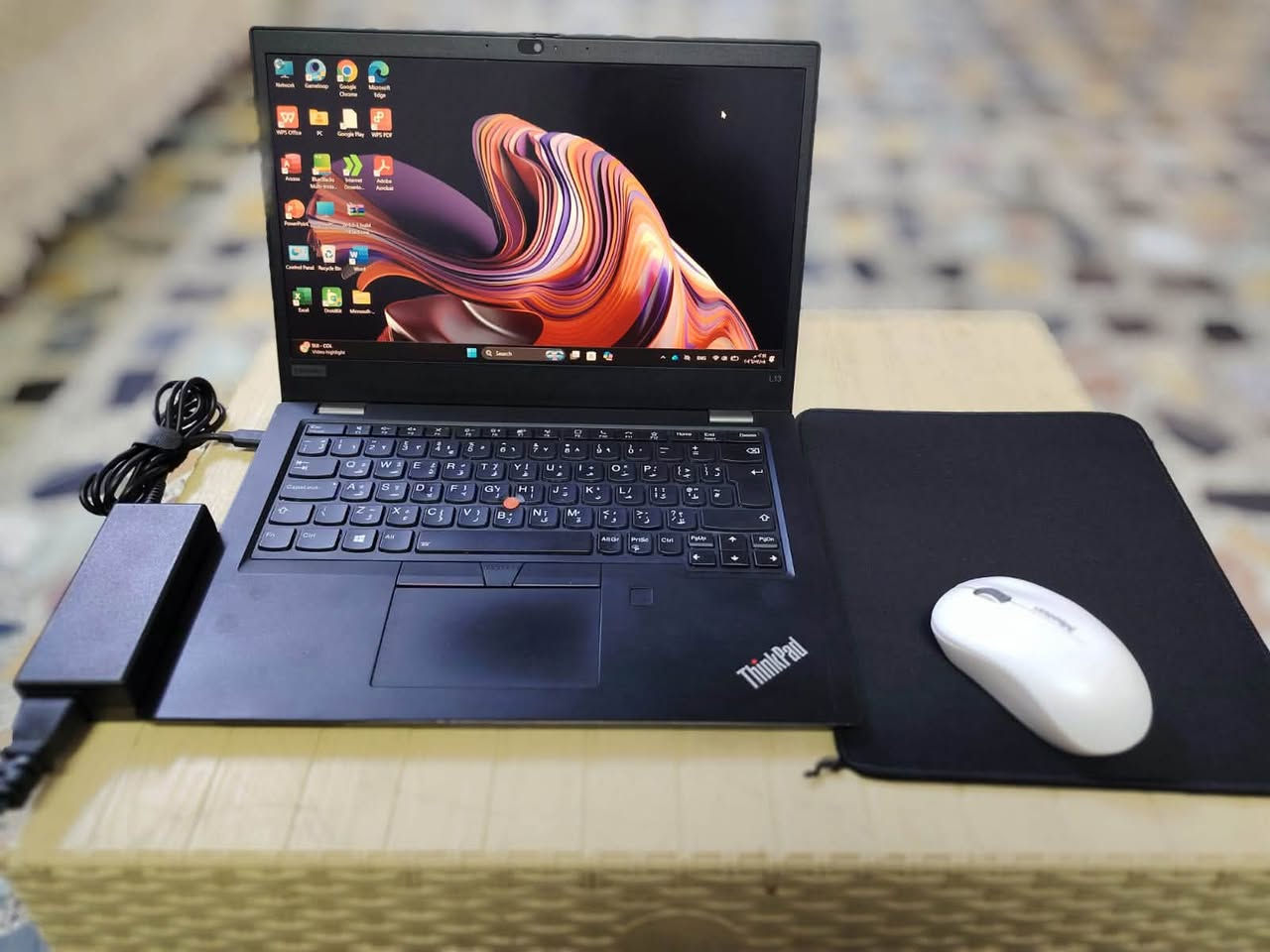 السلام عليكم لابتوب للبيع نوع لينوفو (LENOVO) الذاكره (تيرا واحده) يكون وياه شاحنه نوع تايبسي  واضافه إلى ماوس وجنطه خاصه بيها جديده ونضيفه جداً جداً السعر (350) بغداد حي العامل للاستفسار(***********).

