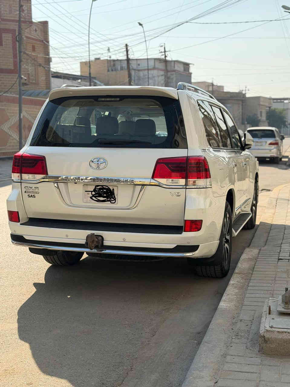 السلام عليكم 
لاند گروز موديل 2019
رقم بصرة 
فول مواصفات 8 سلندر لون ابيض
العنوان البصرة 
السعر 540 وبيها مجال

***********
