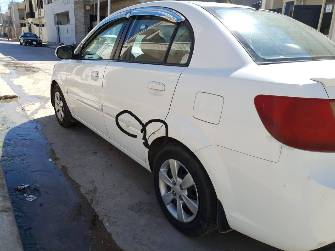 السعر ٨٦ ورقة
كيا ريو ٢٠١٢
محرك ١٦ 
صبغ جاملغ السكن وشوية من البنيد نعتبرها قطعتين
بخصة اصبعين براس الشاصي موضح بالفيديو
 تبريد
تدفئة
جامات كهرب
شاشة وكاميرا ب١٨٠ الف
مكانات بارد بسيطة واضحة بالعين مو مصلحة
رقم اربيل والسنوية مو ساقطة
كلشي بسعره لو مابيها هاي الملاحظات يكون سعرها ٩٥ او ١٠٠
السعر ٨٦ وبي مجال
*********** يتوفر واتساب
