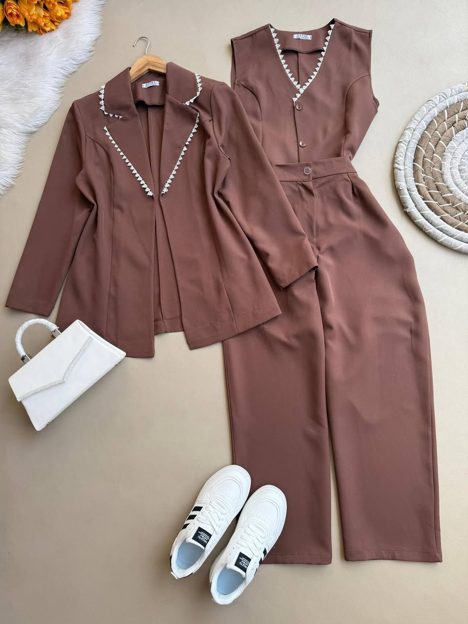 يَآ آلَلَهّ يَآ عٌلَيَمً يَآ رزٍآقُ يَآ کْريَمً 🤍🦋 أرزقنا برزقك الواسع الكريم 🌸 

كل يوم شي جديد  وشي مرتب ونازك يمنه 💃🏻 🇹🇷- 🇮🇹 - 🇮🇶 💯

ابداع مستمر بدون توقف 😉

الجمال علينه ولأختيار عليكم 🥹🤭
 
طقم ثلاث قطع يجننن 

طول الستره 75 سم 👉🏻

نوع الخامه دابل مبطن تركي 🇹🇷 👌
 
القياس يلبس 👇🏻
38 40 42 44 46 48

للحجزاوالاستفسار مراسلتنا خاص 
@إشارة


**إذا كنت صاحب هذا الإعلان وتريد حذفه لأي سبب، رجاءا أرسل رسالة إلى الدعم الفني**