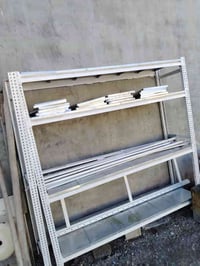 رفوف للبيع القياس ارتفاع ٢متر العرض ٢متر  عرض الرف ٥٠ سم  يعني نص متر ...