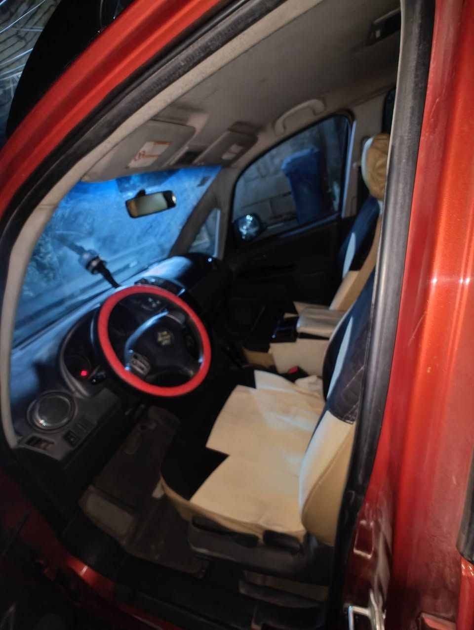 سازوكي sx4 2013
مكاني بالشعب 
عارضها ب65 
بيها دعمة بالصندوگ سابقا 
كير اوتو + عاظي رياضي 7 نمر 
***********
موجود واتساب
