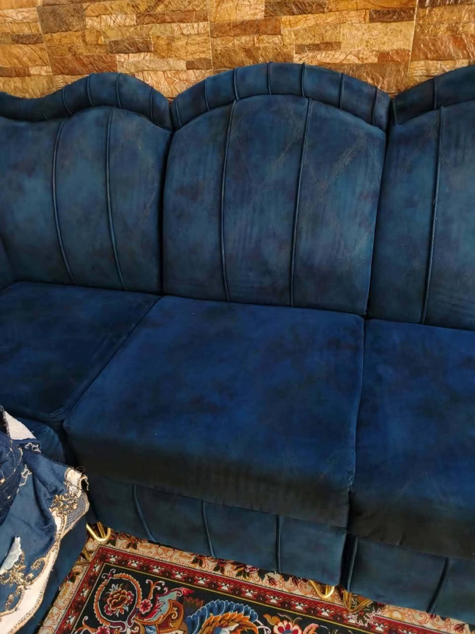 سلام عليكم تخم ديوان للبيع 8 مقاعد نضيف تفصال تكمه السعر 275 وبيه مجال بسيط الشراي  يتصل بلرقم ويدلل *********** وتساب موجود مكان بغداد البياع
