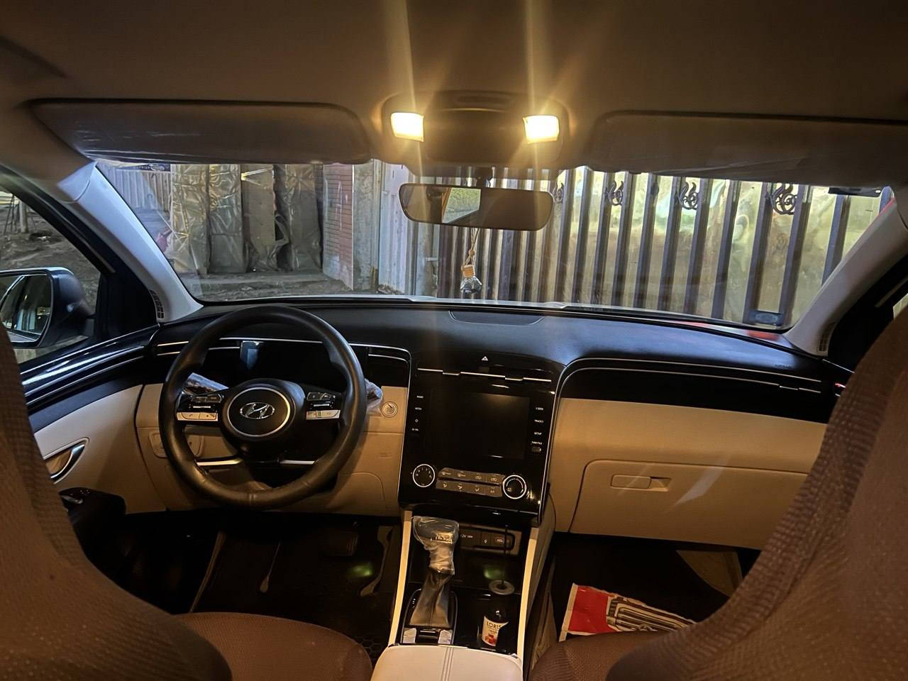 هوندا توسان للبيع 2023 فول مواصفات ماعدا الفتحه بيه طخه خفيفه يم الدعامية ماشية السيارة 43 (بالنسبه لموديله ما ماشيه) السيارة بسمي السيارة جديده ونظيفه أحول لك ثاني يوم صوت المحرك ماكو وباتزين كله محسن ودهن كله محسن امانه الله
ملاحظه السيارة الكشنات مالته لونه بيجي يعني محسوبه على موديل 2024 لان ال 2023 كله تجي لون الكشنات اسود رايده 205 وبيه مجال بسيط ***********
