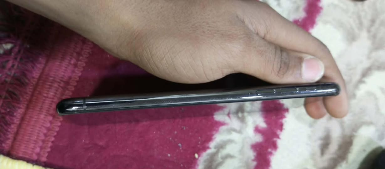 للبيع ايفون 11 برو ماكس وتر برو خط واحد الجهاز كلشي مامبدل بي فقط بطاريه معلايه خط واحد السعر خاص مكاني كوفه رقمي ***********
