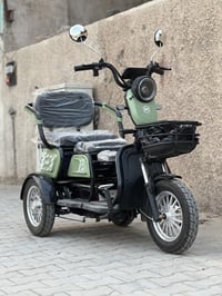 شباب دراجه ثلاث عجلات اللبيع دراجه زيرو زيرو بعدها استخدامها 10يوم فقط...