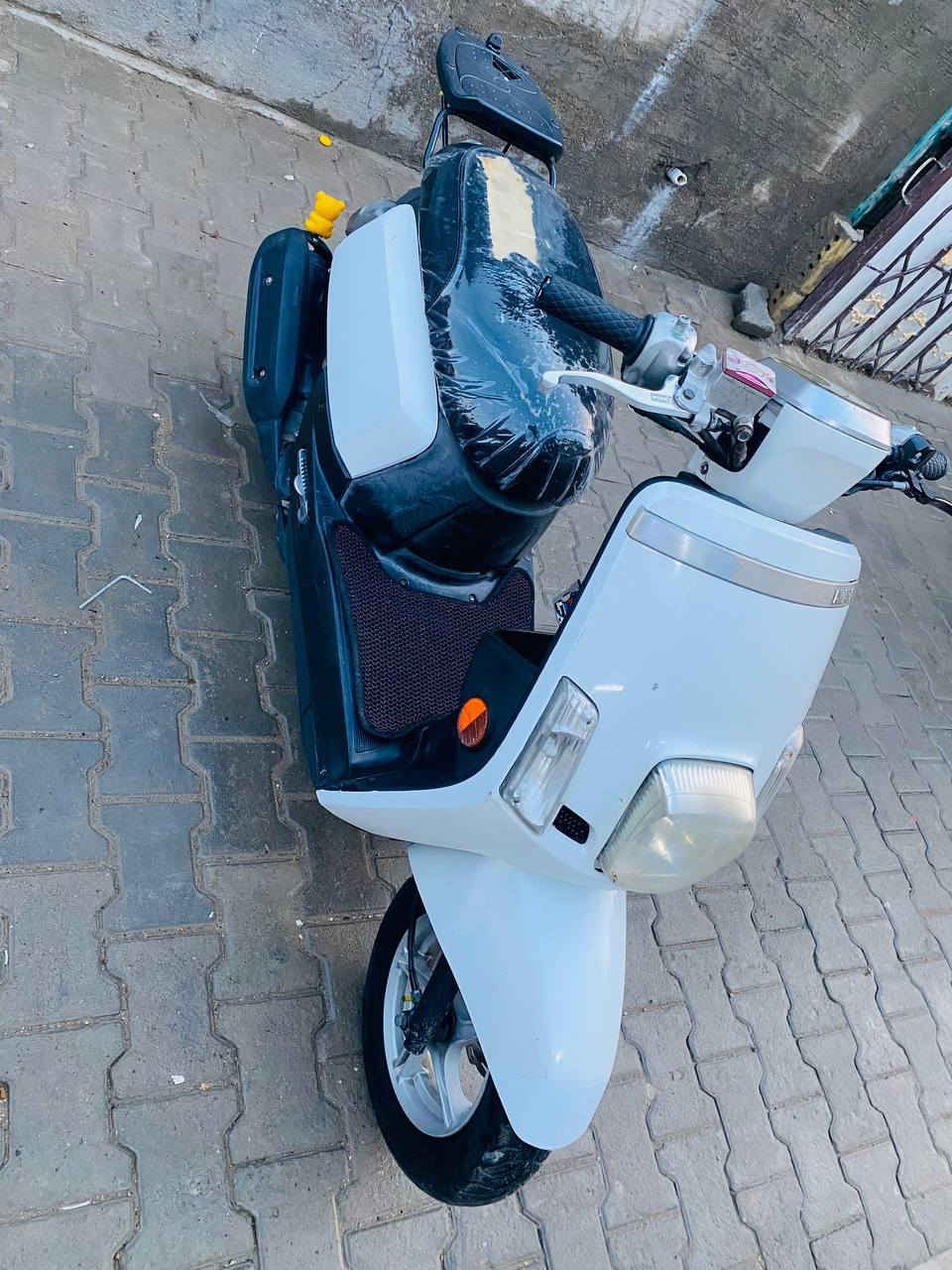 (سلام عليكم بوليس مصطره) 
( نوزل كله بلادي  دراجه خير من الله) 
( مابيهة نقص ما ملعوب بيهة)
(دراجه بل واقع احله من لصور) 
(نقص لعداد لكتروني بي ماي يصلح) 
(العلوان بغداد شعله)(سعر 800))
(رقم الهاتف ***********)
