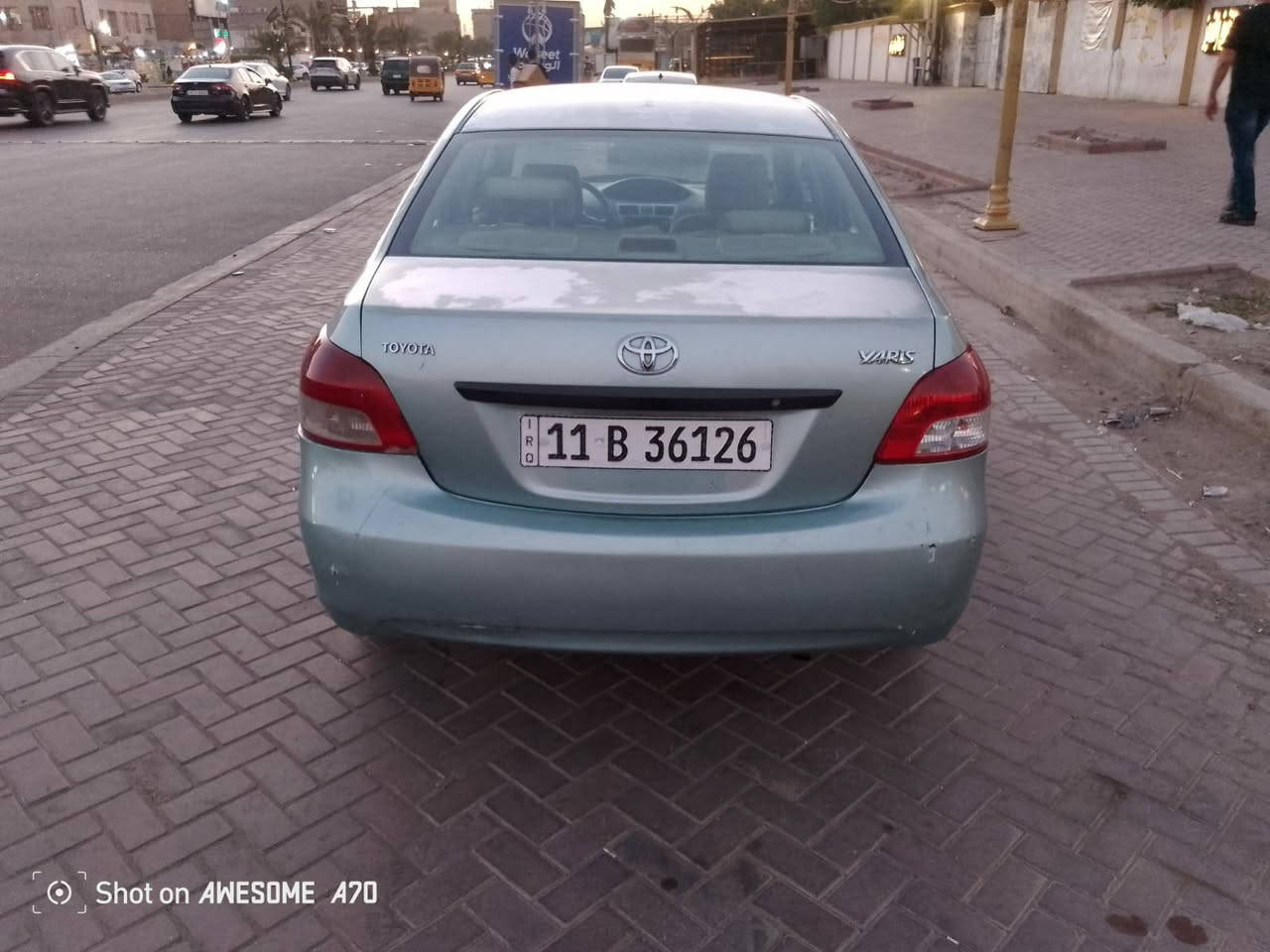 يارس موديل ١٠ 
رقم بغداد انكليزي 
سياره جاهزه 
مكينه وكير مكفولات حداديه وتبريد 
غرفه نظيفه 
بيه قطعه وحده مصبوغه بلا دواخل
 
***********
السعر ٦٣ 
بغداد
