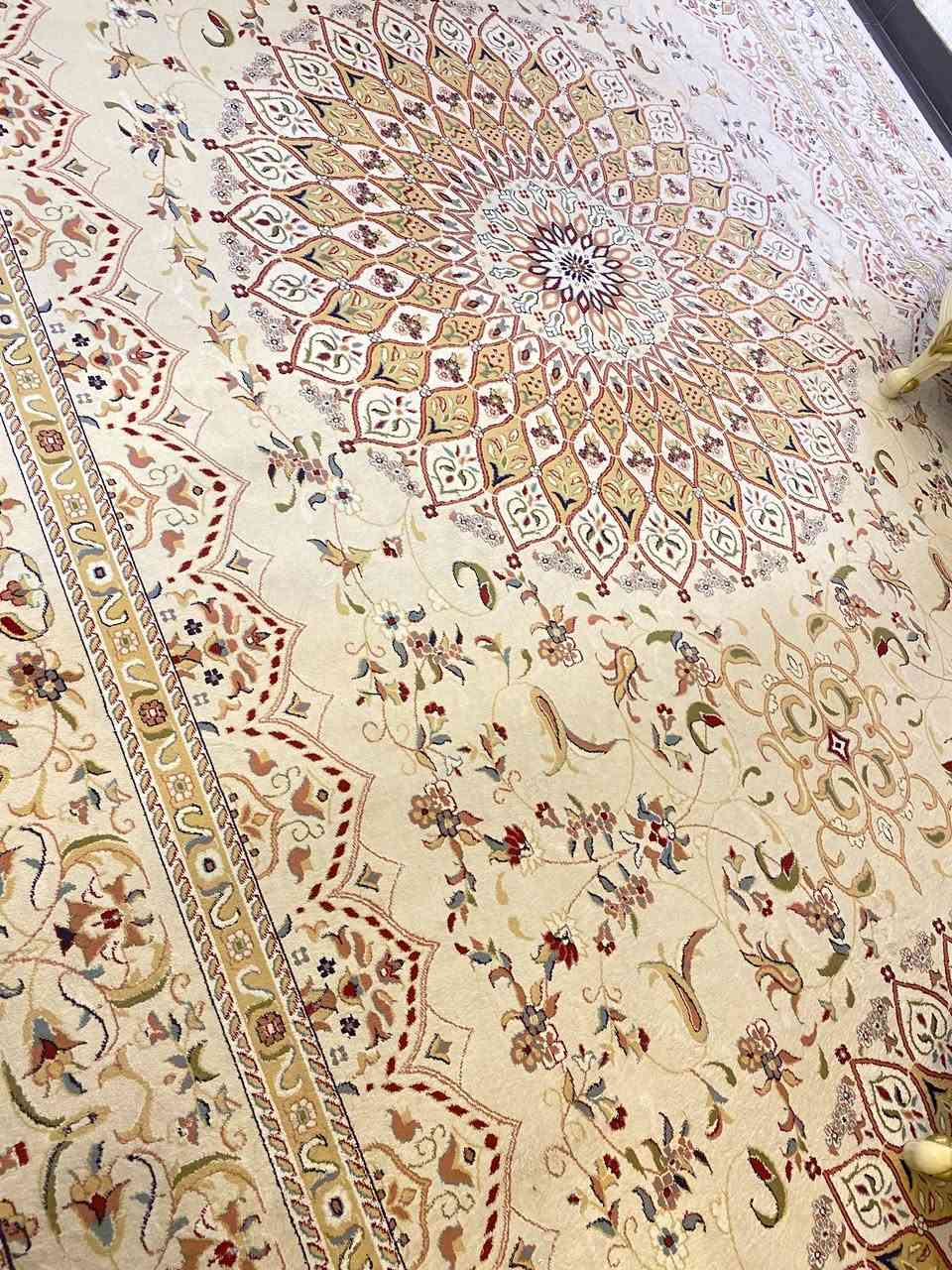 زولية قياس ٦×٣ نظيفة جداً سعره ١٧٥ للاستفسار واتساب على الرقم *********** عنوان بغداد العامرية
