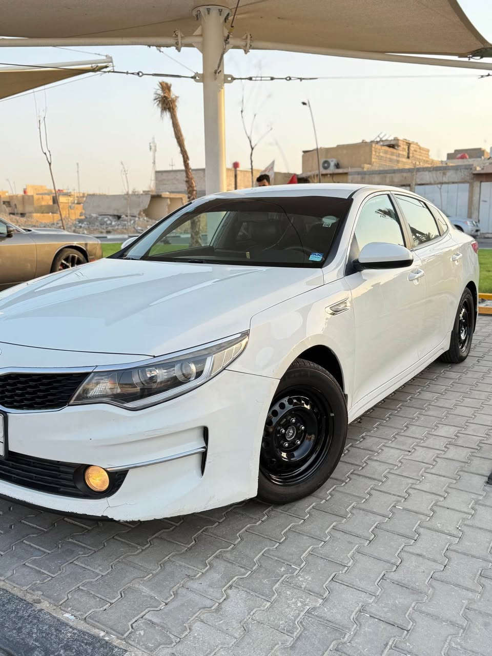 سلام عليكم 
K5 وارد كوري 2018 
معروف الوارد الكوري ماينكفل من الصبغ
السياره خير من الله مكينه كير حداده تخم تاير باتري جديد سياره ترايها حلو كامله كل نقص مابيها العنوان البصره مركز المدينه 
السعر 130 وبيها مجال قليل حك الجيه. *********** Singapore
