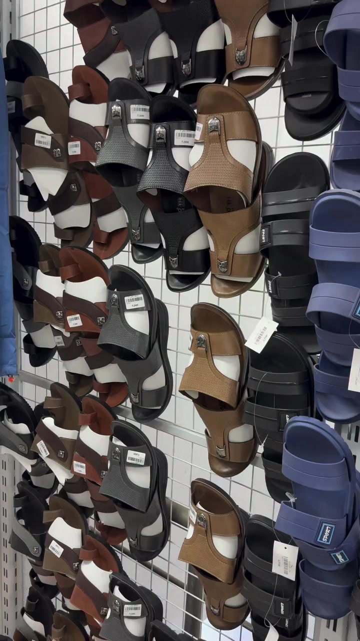 شحاطه جلد رجالي بـ 5000😍❤️‍🔥❤️‍🔥
#احنه_الاقوى 

✨ مول دراهم المسيب ✨ 📍 بابل – المسيب – شارع الكراج العام – قرب مطعم حبش 🕗  دوامنا يومياً من 8 صباحاً – 11 مساءً 🚚 توصيل داخل المسيب وكافة محافظات العراق 📞 للحجز والاستفسار: *********** 📲 تواصلو معنا على فيسبوك – انستكرام – تيك توك_واتساب
