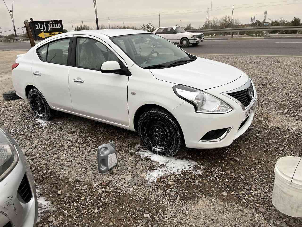 السلام عليكم عندي نيسان سني موديل 2024هندي أم لبليته زركه سياره مكفوله كفاله عامه ماشيه 11الف حقيقي سعر128وبيها مجال بسيط العنوان بصره الزبير رقم هاتف ***********
