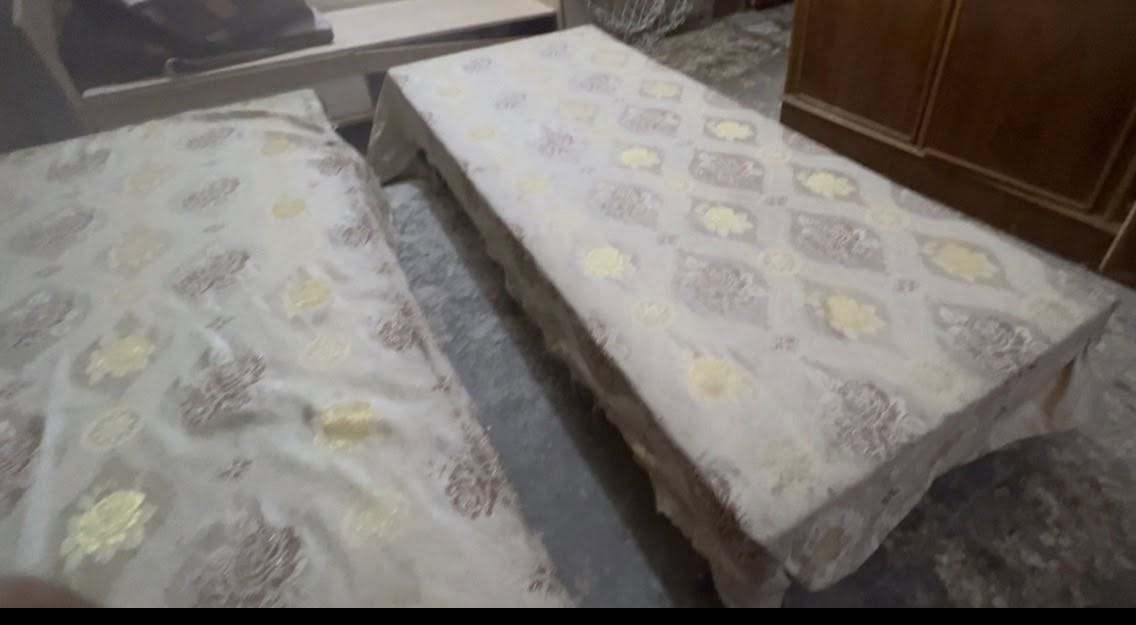 عندي كنتور 3 بيبان نضيف كلش رابده ب150 عيبه الوحيد بالباب جان كسر صغير سويناه ويرادله صبغ بسيط وعندي صوميات 3 الوحده رايدهه ب20 جديدات كابس عليهن قماش ينشال عادي مكاني الشعله ام نجم


**إذا كنت صاحب هذا الإعلان وتريد حذفه لأي سبب، رجاءا أرسل رسالة إلى الدعم الفني**