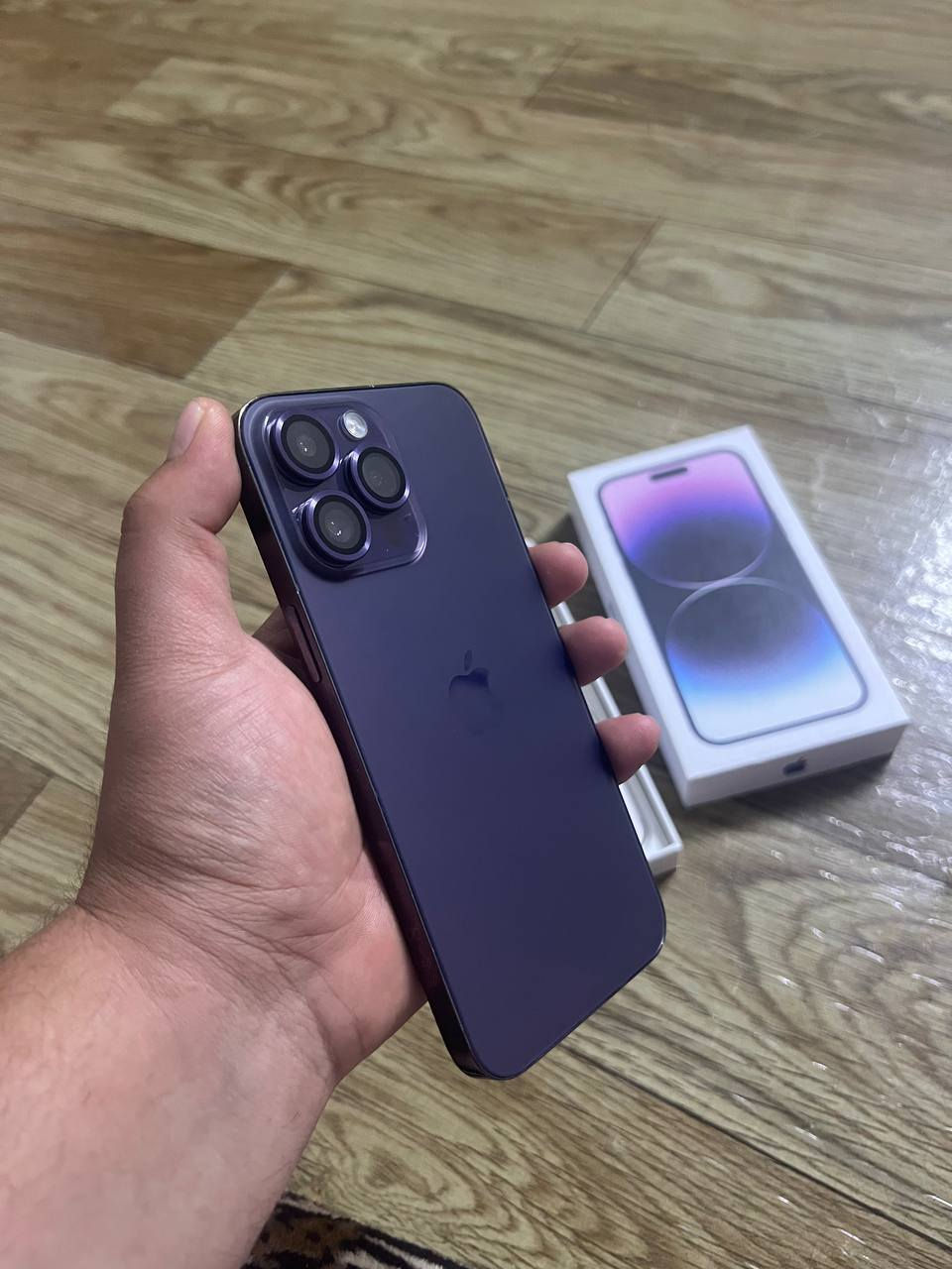 14 برو ماكس (( شرق اوسط ضمان ماستر )) للبيع ؛-
لون بنفسجي مميز 
ذاكره 256 
شرق اوسط ضمان ماستر 
شاصيه مكفول من الزلغ 
كامل ملحقاته كارتونته وكيبله الاصلي وكفرات 3 وحمايه للكامرات 
الجهاز مستبدل بطاريه تفصيخ  وشاشه اصلي اصلي 3 خيارات مستبدله ارقى نوعيه بل سوك اصلاً ممبين مبدله ((( والشاشه الاصليه موجوده هم انطيها الك بس بيها ضربه بل كلاسه وفطور )) فقط باقي الجهاز كله بلادي وعله وضع الشركه فيس ايدي صوت كامره كلشي شغال ونضيف كلش السعر 570 العنوان بغداد اني مكلف بل نشر لحد يطبلي خاص الشراي يتصل عل رقم لو واتساب ويدلل
***********
