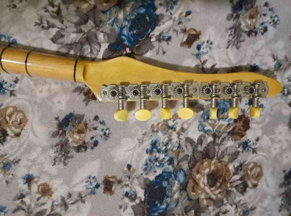 طنبور للبيع السعر 150الف ساز الرقم هاتف  ***********
