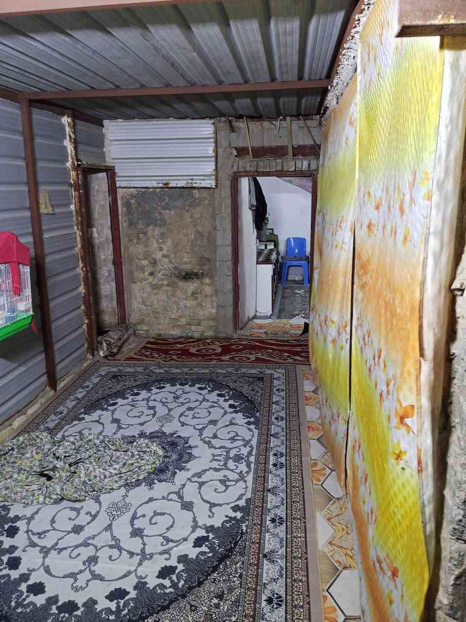سلام عليكم بيت منطقة ال حمدنزلة شيخ سامي بين المولده وبيت الشيخ صايرمجاري عامه للشارع ماءشرط بدون ماطورمتكون من غرفه وصاله بناءقديم واستقبال ومطبخ وصحيات خارجيه بناءطابوق جديديعني المقدمه مبنيه جديدومؤخرة البيت قديم وفيه مساحه متروكه لغرفه ثانيه ومنورالمساحه 300/السعر30مليون للاستفسارالاتصال على ***********/***********
