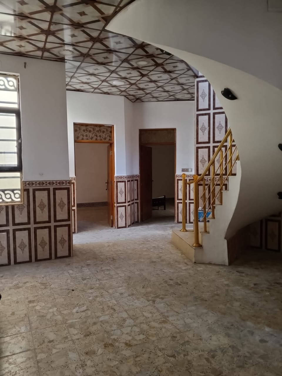 عروض #مكتب_الشكري_للعقار دار سكن 200م 
🌍 الموقع :النجف الاشرف_  الكوفه شارع المطار السايدين مقابيل اسواق ريحانه 
------------------------------------
🔳  دار زراعي سند 25 اصل كاع حسين الشبيلي 
🔳 المساحه 200م 
--------------------------------
🧾 تفاصيل البيت 🧾
غرفتين وصاله ومطبخ وتخاريج واستقبال صب كونكريت الأساس والسقف 
طابوك شغل جناي  درجة اول 
------------------------------
سعر البيع 110مليون وبي مجال  💷
☎️ للاستفسار 
واتساب ***********
***********
🛣️عنوان المكتب النجف الأشرف _ الكوفه شارع المطار السايدين مقابل جوهره العرب مباشرتٱ مكتب الشكري للعقار
 #الجميع
