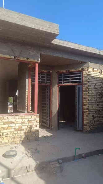 دار للبيع 200/ م بي نقص جص وبورك وارضيه وبيتونه السعر 65 مليون وبي مجال العنوان نادر الثالثه حي السجاد الاتصال بالرقم ***********
