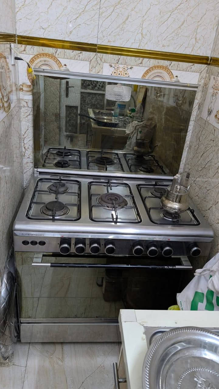 لطباخ الريان المصري نظيف جدا الفرن مستعمل مرتين لو ٣ مراج اخو الجديد الكهرباء ابد مامشغلهة بي سبب البيع ضيق المكان السعر نهايتة ٢٥٠ الشعب ***********
