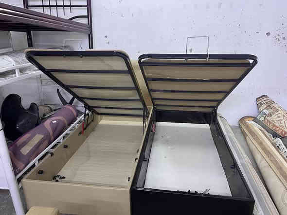 معرض سنان العاني) لبيع  اثاث منزلي  مستخدم وجديد
وتبديل 
(***********يوجد توصيل 
)(***********)/اومرسلتنا على الواتساب العنوان سليمانيه /كاني كورده قرب من مدرسة سروشت
