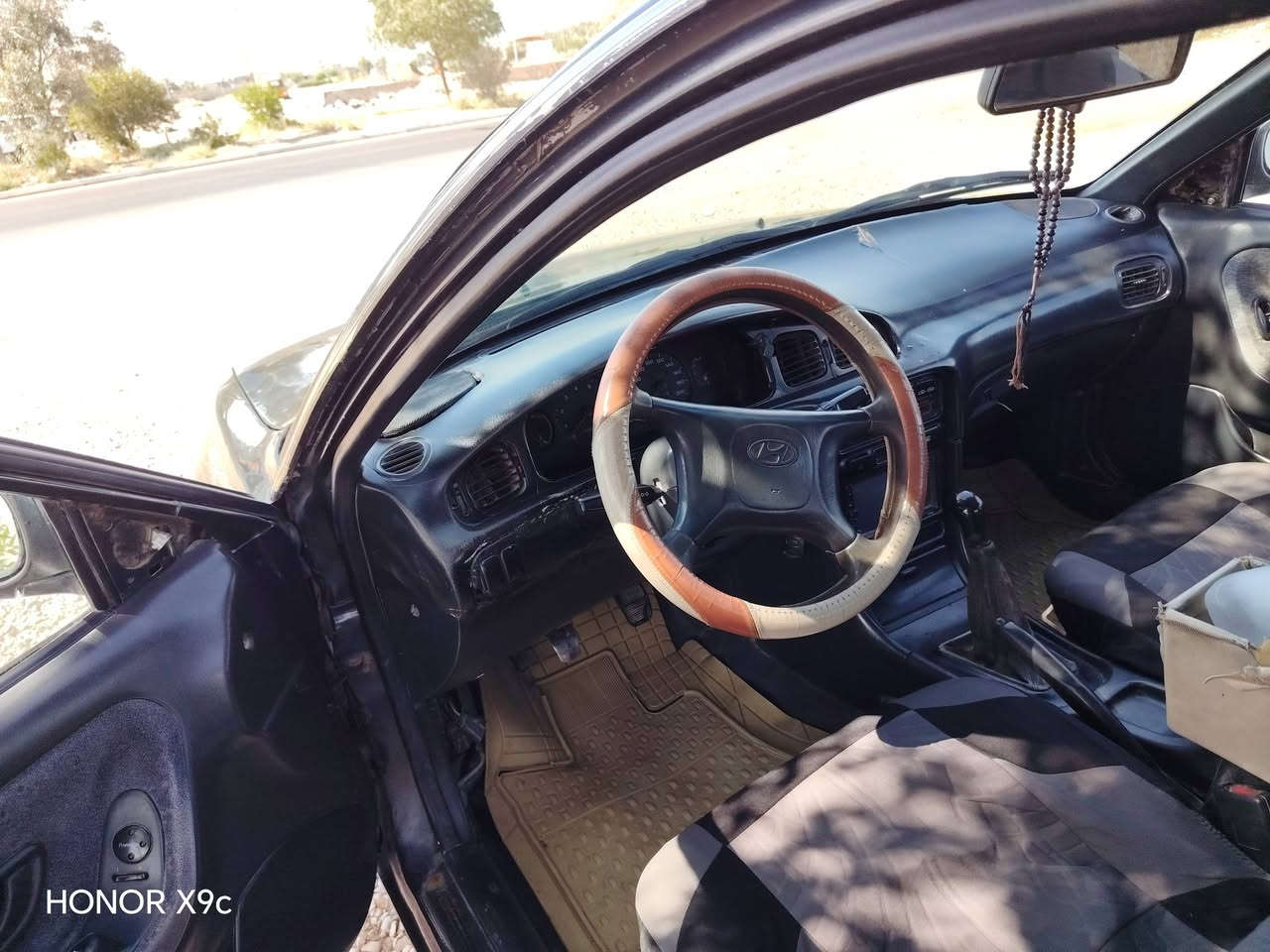 السلام عليكم سوناتا تو موديل ١٩٩٤ رقم بغداد انكليزي باسمي تحويل ثاني يوم  سنوية لغاية ٢٠٢٨ كير عادي محرك 2000 كير ومحرك خير من الله تبريد شغال ثلج الشراي اتصال على الرقم  *********** مكان السيارة بعقوبة تقاطع القدس
