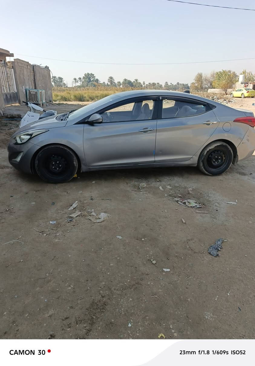 سلام عليكم الانترا خليجي موديل ١٥ سياره بيه ثلاث قطع صبغ بدون دواخل محرك دوش سياره جاهزه ما ينقصه شي تبريد ثلج ٩٠ وبين مجال مكان واسط   ***********
