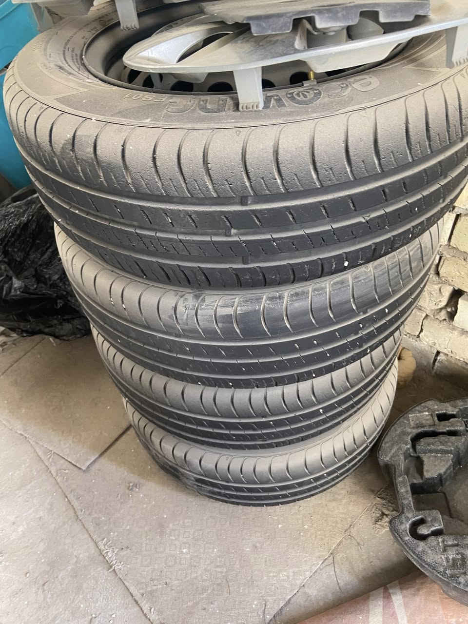 تخم تاير كومهو مع الويل لوك مال حاويه كارتون العلم التاير كومهو والويل وكاله مع غراض للبيع *********** بغداد واتساب موجود
