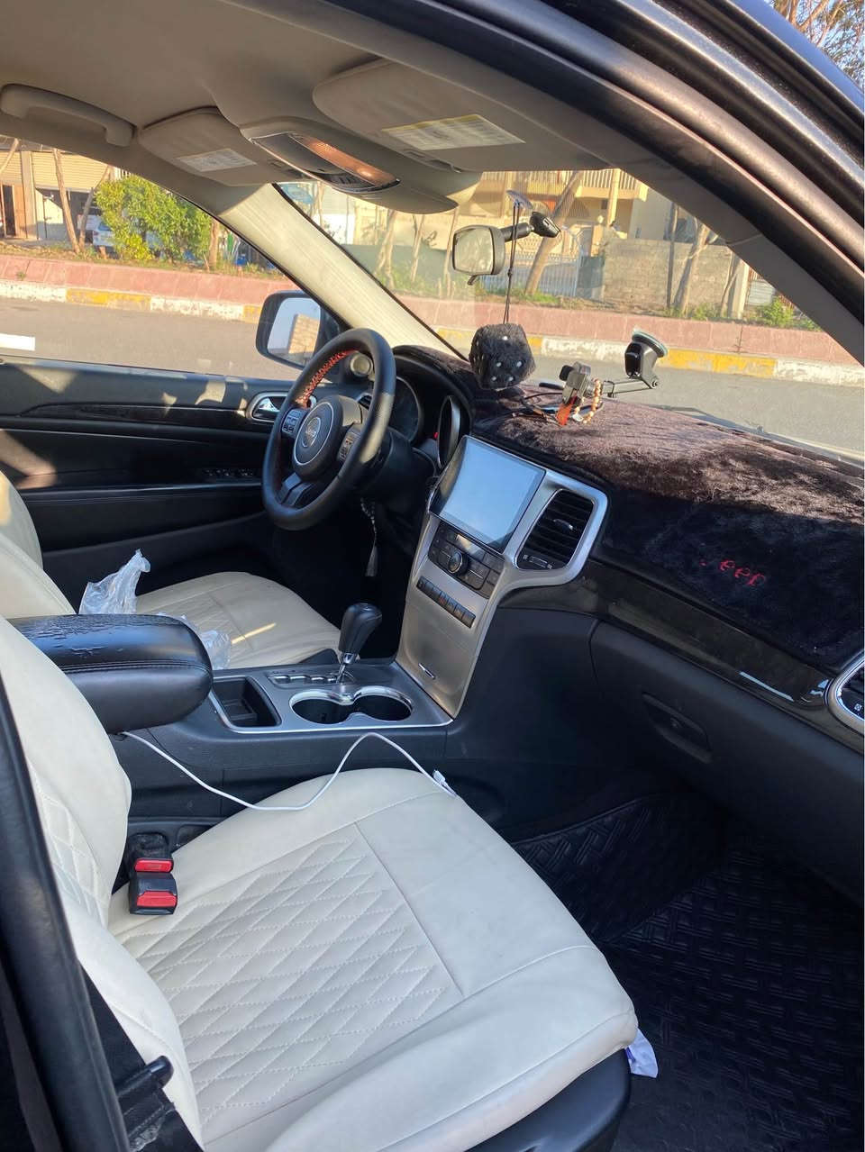 جيب لاريدو موديل2011كلين  من الدعاميه الي الدعاميه بالشرط دبل اكسل كير محرك بشرط تبريد قطعتين اكسل بشرط تيارات جديد عنوان كركوك سعر 182بي مجال رقم موبايل ***********/*********** كركوك, العراق
