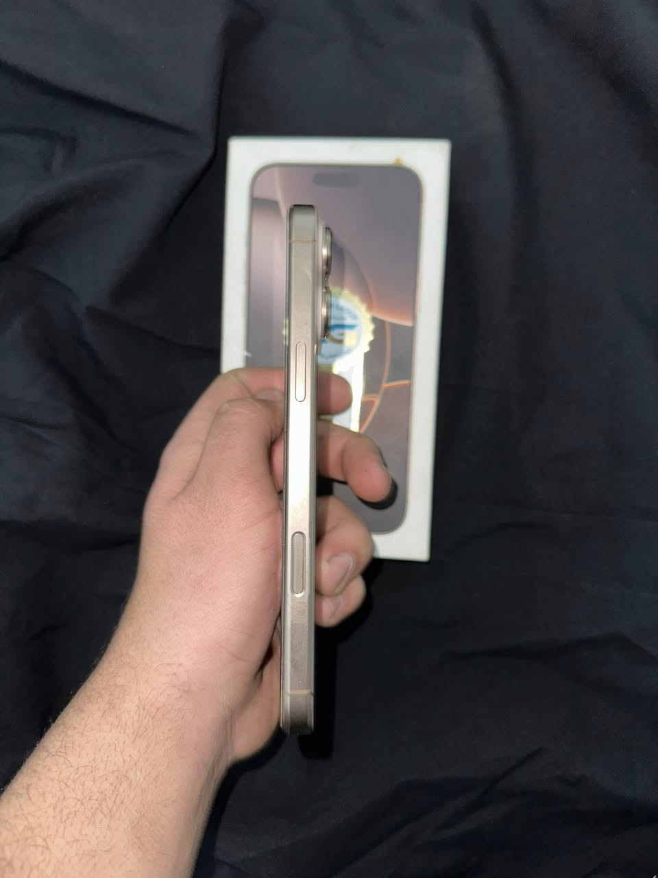 ايفون 16 برو ماكس
ذاكرة 256
بطارية 94 مشحون 325 مثل ما موضح بل صورة 
جهاز نضيف 
سعرة مليون و 450 وبي مجال 
اي ستفسار*********** على هاذ رقم موجود واتساب مكاني بغداد بلديات
