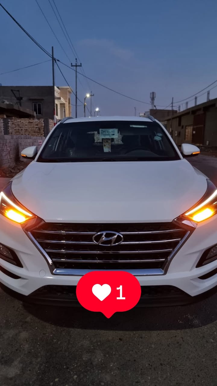 السلام عليكم 
توسان 2019 كفاله عامه

1.لايت خمس عدسات
2.كامره دواره
3.يدات ستيل
4.مري شفط كوري الاصلي
سنويه بأسمي لـ2031
رقم شبه مميز 
ماشيه 77 الف كيلو
محرك كير كفالة
وسونار موضح بالصور

مكانها ديوانيه رقم ***********
