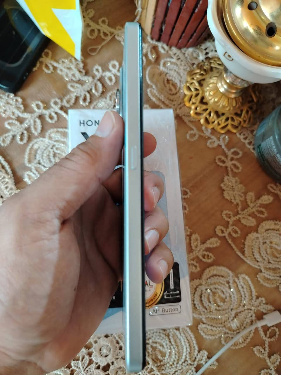 للبيع جهاز هونر x8d ضمان الجبال استخدام اسبوعين مكفول من الشخط للاتصال *********** عنوان بغداد كراده السعر 300,000 الف مع لاصق وحافظه ودرع كامره
