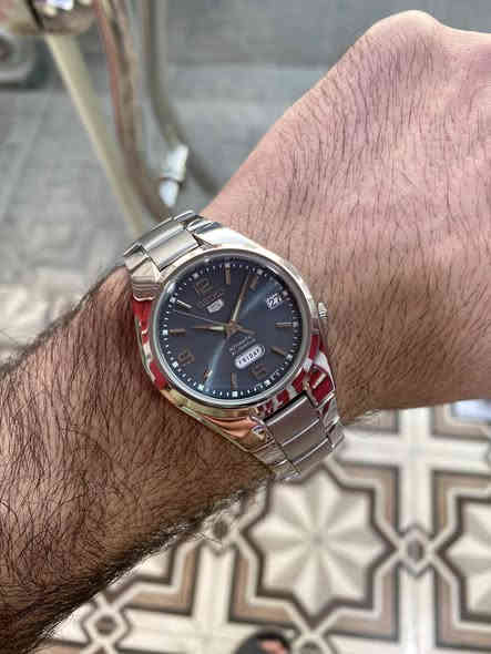 #SEIKO 5 
#سيكو 5 ياباني #آصلي كامل المرفات وكالة 

جديد غير مستخدم 

لون المينة جدا جميل 

موديل SNK621K1

اوتو ماتك 21 حجر 

قطر37.50

مقاومة الماء 30 متر 

ارقام  وعقارب لامينوس 

📍السعر جدا طيب الحجز او اي استفسار خاص 

او واتساب ***********

يوجد توصيل داخل وخارج العراق
