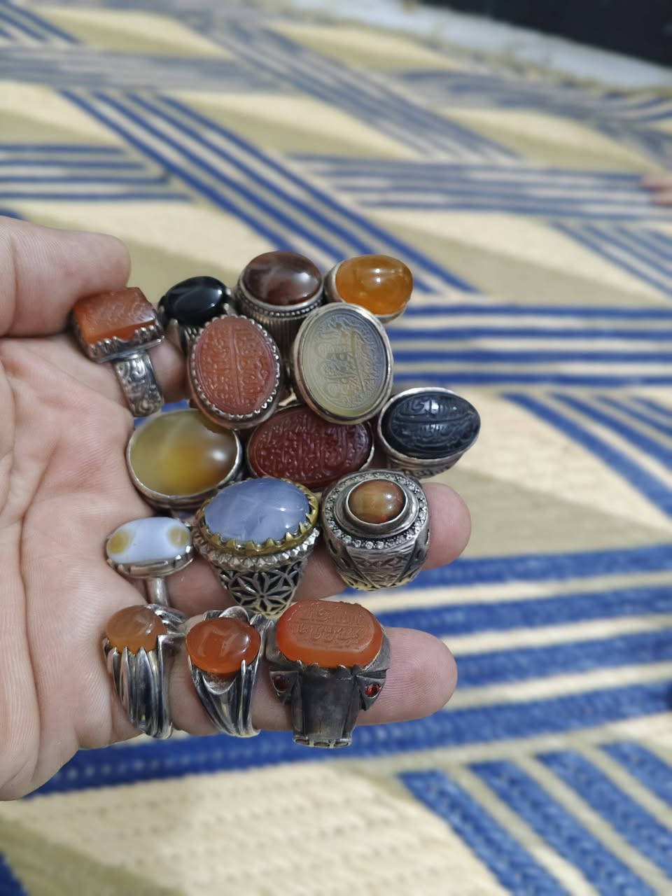 السلام عليكم ورحمه الله وبركاته 
تخفيضات شباب مجموعه من الخواتم القديمه وصياغه اليدويه الي مهتم يتفضل خاص حبايب يوجد توصيل كافه العراق


**إذا كنت صاحب هذا الإعلان وتريد حذفه لأي سبب، رجاءا أرسل رسالة إلى الدعم الفني**