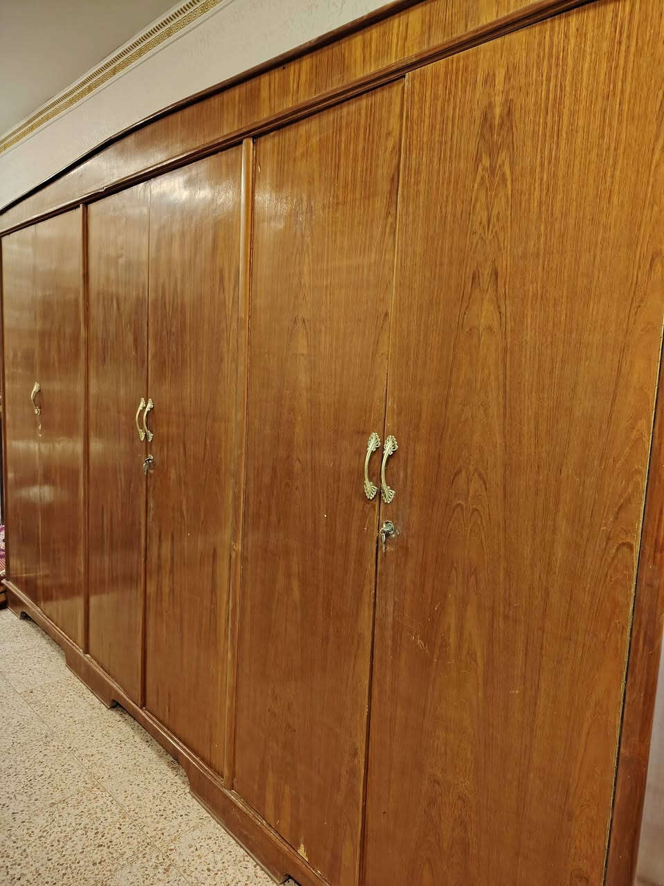 مکلف ب النشر غرفه نجاره تزکام صاج 6 ابواب للبیع مکانه کوت وای استفسار ع ***********
