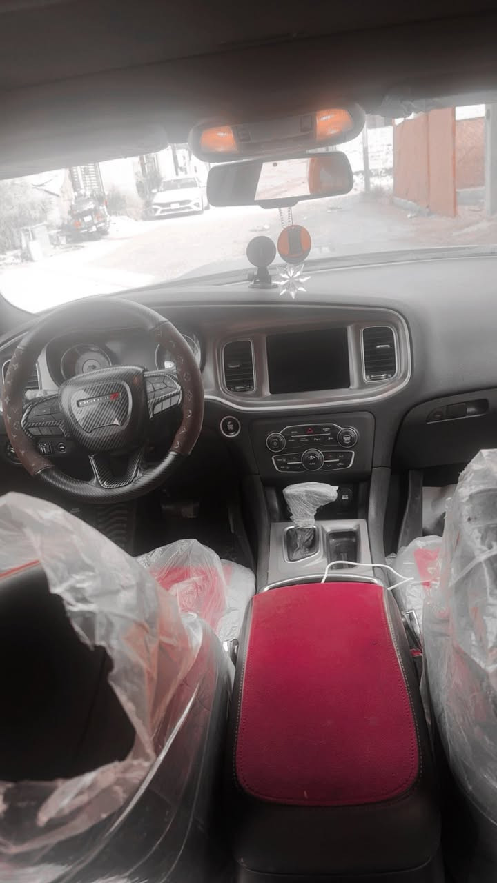 سلام عليكم جاجر جيتي بلاس فول رقم اربيل اتريد وكاله او تحويل موديل 2019 سياره احلى من الصور وبلعافيه الي تصير من نصيبه جاهزه من كلشي خليجي وكالة هارلم محرك 3600 ضرر سياره باب جه اليمنه ونص من البنيد والباقي مكفول دواخل كله بلاد وسليمه ***********
