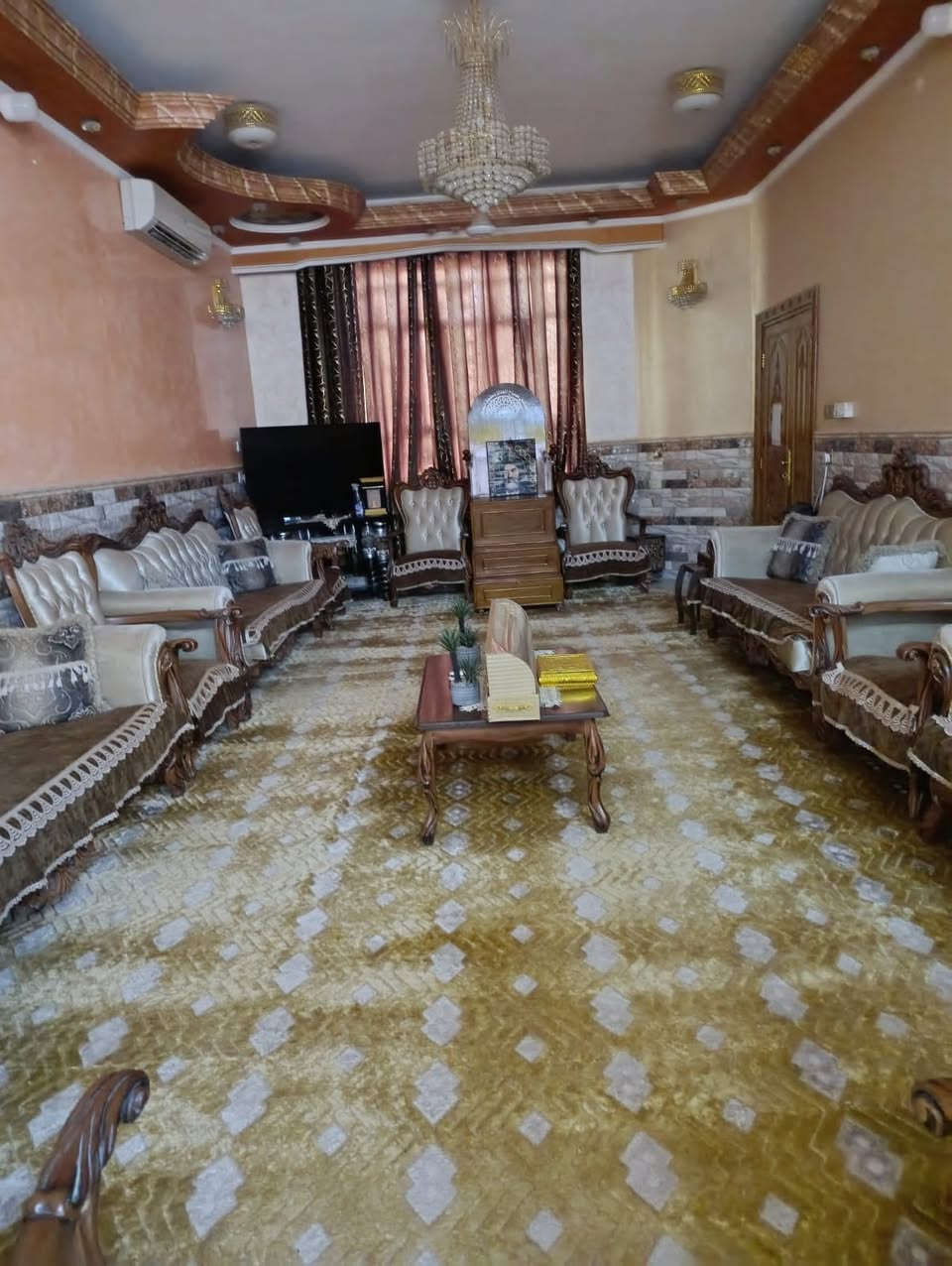 بيت للبيع الشهداء قرب جامعه العين شارع سايدين مقابل مدارس اسد بغداد
***********
