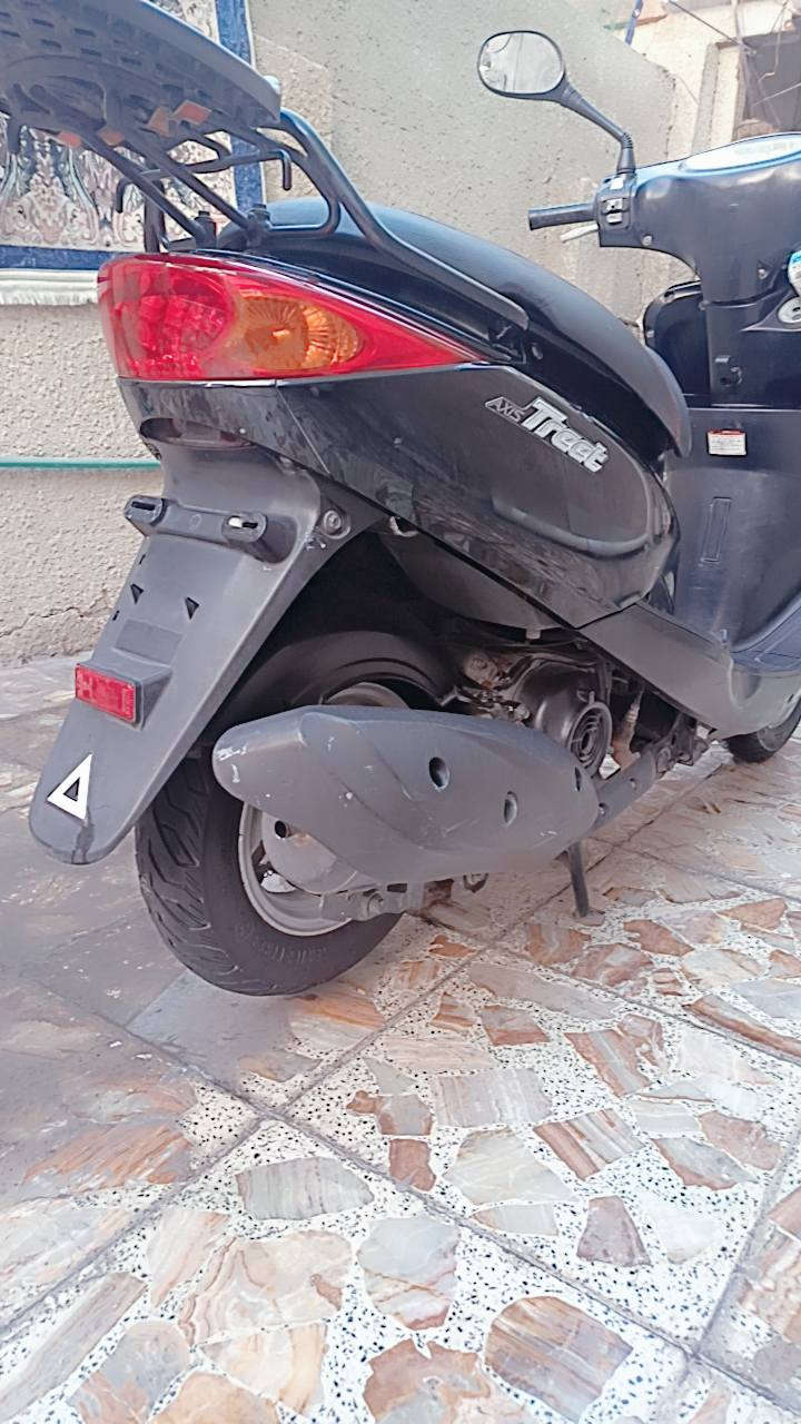 السلام عليكم شباب دراجه لكزز للبيع ماشيه 44 نضافه 100/100 المكان بغداد حي العامل الرقم ***********
