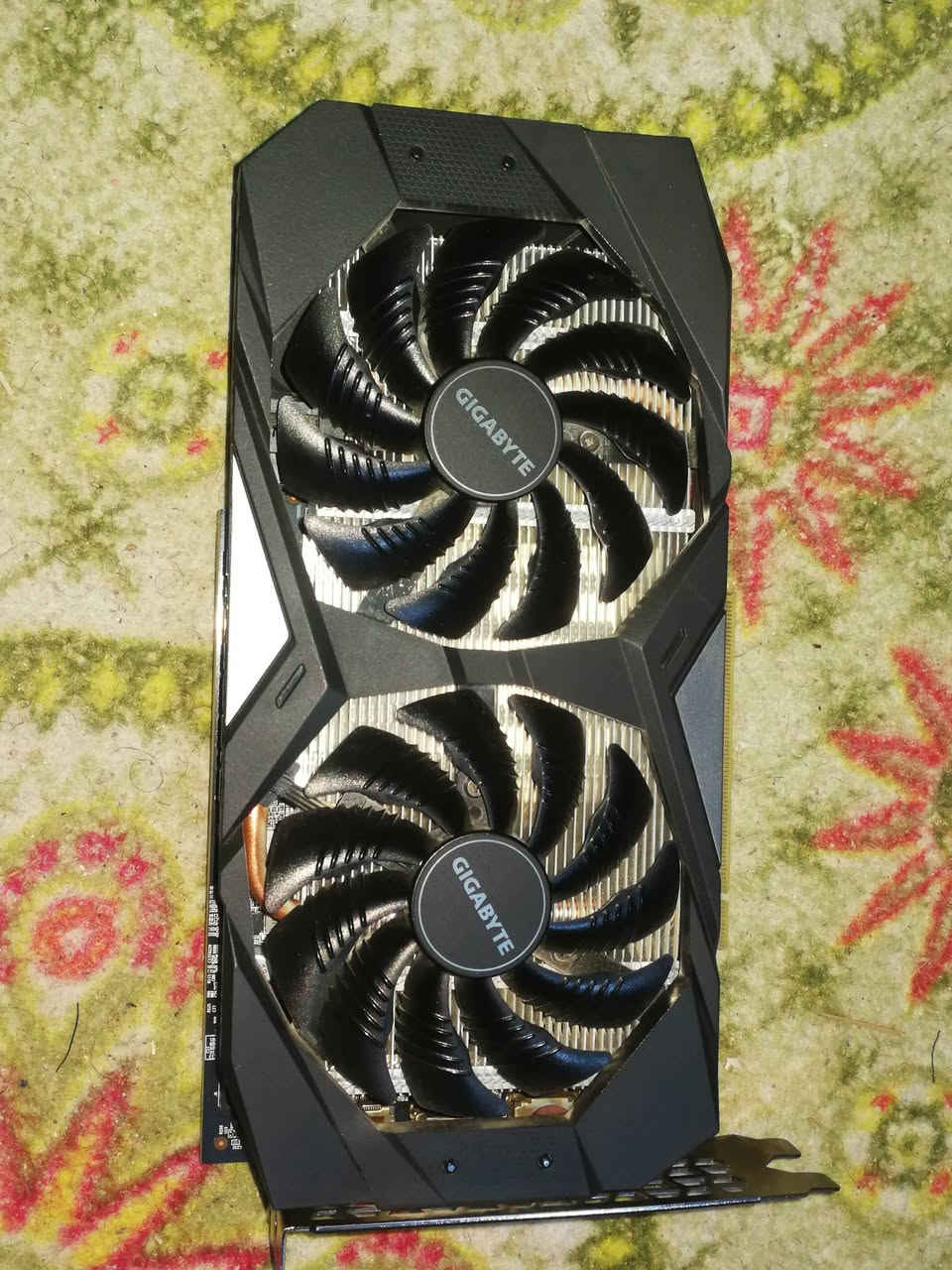 تجميعة حاسبة قوية ونظيفة، استخدام شخصي، قطع مرتبة .
المعالج: Intel Core i7-9700K سرعة 3.6GHz
الأنوية: 8 Core / 8 Threads
اللوحة الأم: ASUS ROG STRIX Z390-H Gaming
التبريد: Corsair H115i Liquid Cooler
الذاكرة: 16GB RAM DDR4 3200mhz قطعة واحدة
التخزين: HDD 700GB
كارت الشاشة : Gtx 1660 super 6GB  Gigabyte 
مزود الطاقة: Corsair 450W
الكيس: Thermaltake
📌 التجميعة نظيفة وتشتغل بدون أي مشاكل
📌 مناسبة للألعاب والاستخدام الثقيل

المكان البصرة .
السعر 650 الف


**إذا كنت صاحب هذا الإعلان وتريد حذفه لأي سبب، رجاءا أرسل رسالة إلى الدعم الفني**