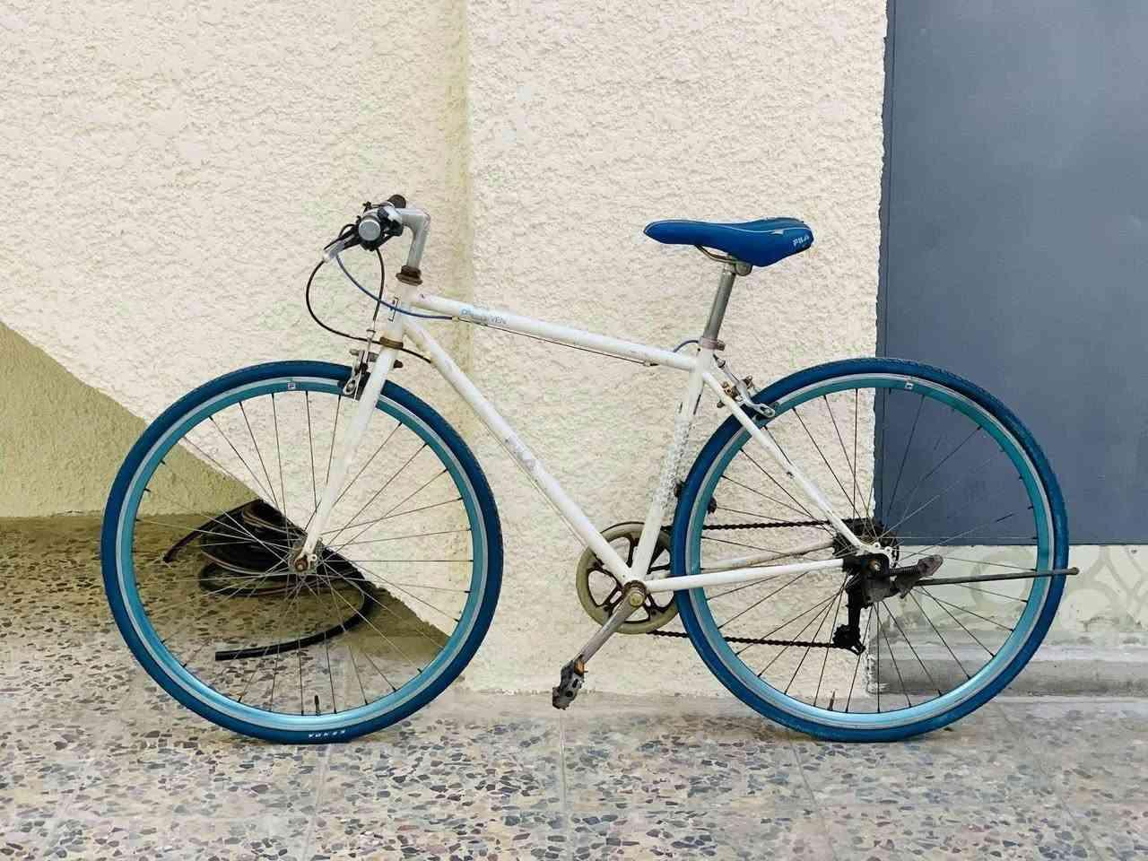 للبيع C700
مختم بكل مكان FILA ماركة 
سستم الدراجة شيمانو
الدراجة جاهزة بدون اي نقص
ويالة المنيوم طبقتين
الحجم ٢٨
M ارتفاع الفريم
السعر ٩٥ و بي مجال
مكان بغداد للاستفسار خاص


**إذا كنت صاحب هذا الإعلان وتريد حذفه لأي سبب، رجاءا أرسل رسالة إلى الدعم الفني**