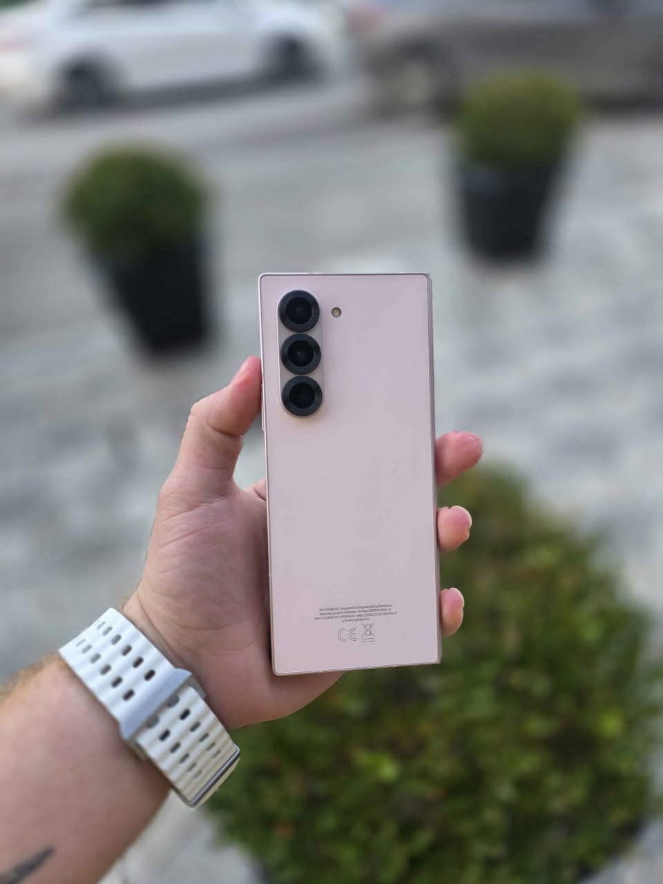 Samsung Galaxy Fold 6  256Gb
سامسۆنگ فۆڵدی شەش 256 گێگا ڕەنگی پەمەیی ئاسمانی
کامل ئەشیا
100%خاوێنە شتێکی تایبەت و دەگمەنە
زەمانی شاشەی و سۆفتوێری هەیە
نرخ 750$
مشتەریت تێل بکە
*********** السليمانية, العراق
