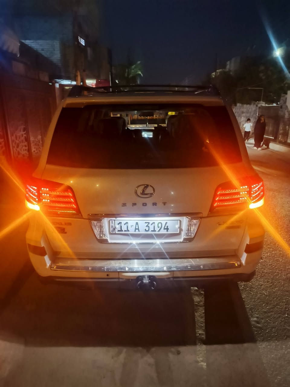 للبيع او المراوس لكزس 2013 فول مواصفات كشنات تدفئة تبريد ستيرن كهرباء رادار شاشة مثبت سرعة كشنات كهرباء محرك V8 5700 السيارة بعد بيها مواصفات بس مذاكرهن سونار موجود 
العنوان: بغداد البياع شرطة الخامسة 
ملاحظة/ السيارة بيها بارد بالجاملغ الأمامي الايمن و بارد بالباب الخلفي الايمن 
للاستفسار ***********
