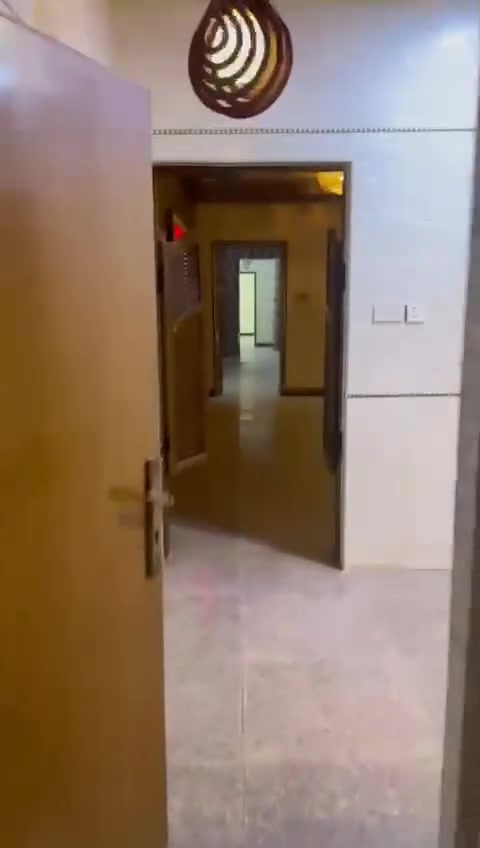 🔥تحية طيبة 
 بيت للإيجار – موقع مميز في اليرموك

📍 الموقع: اليرموك – خلف مستشفى السلامة

✨ تفاصيل العقار:
▪️ 3 غرف نوم
▪️ صالتين
▪️ مطبخ
▪️ خدمات كاملة
▪️ البيت محدث بالكامل

💼 مناسب للسكن أو الاستخدام التجاري

📌 ملاحظة تصوير البيت قديم 
قبل التحديث والتعديلات 

💰 الإيجار الشهري: 16$ ورقة 

🔎 رمز العقار: 224
📲 يرجى ذكر رمز العقار عند التواصل

💬 واتساب:***********
✨نستقبل كافة العروض السكنية والتجارية✨
