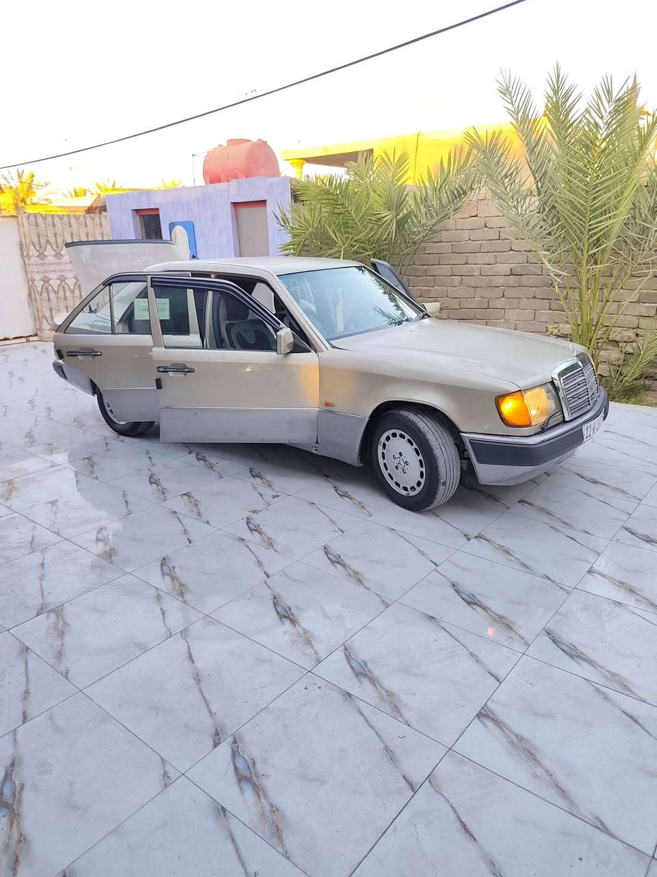 يا الله سلام عليكم مرسيدس دب موديل 1990 كفاله من ضربه وكص ونقل بيه اثر جراد شويه سياره بلاد  قواعد بلاد مكينه 2500ونص جدد خير من الله تخم تاير رقم بغداد نكليزي تحويل مباشر سنويه 2029 ويل كب جام كهرباء مسجل بلوتوث4سماعات مظخم سياره جاهزه من كل نواحي مال جني وشراي بل خدمه سعر 55 وبيها مجال مكاني البصره قظاء المدينه رقم  ***********//*********** انتصال وبل خدمه
