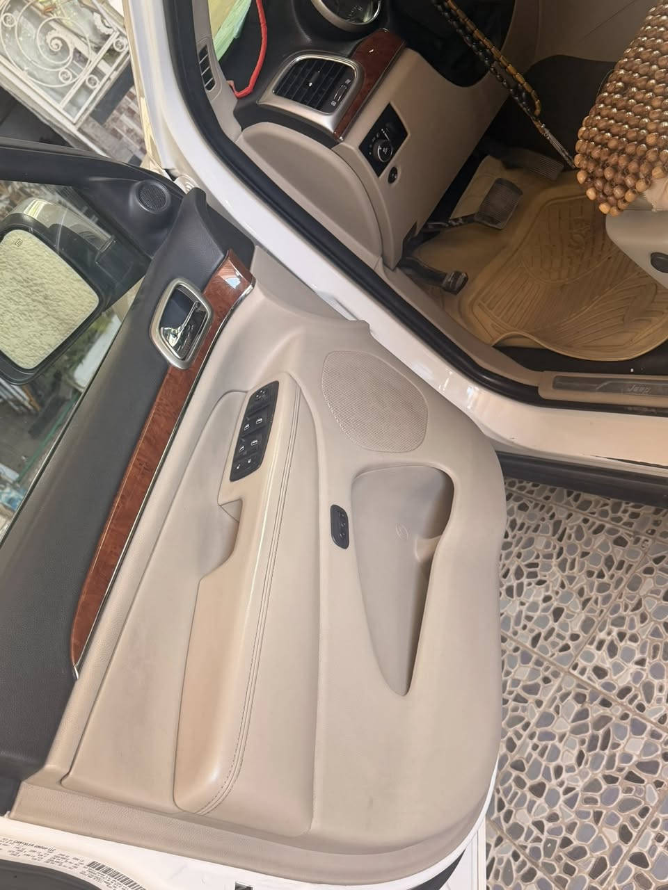 جيب لمتد موديل ٢٠١٢ وارد امريكي حادثها حسب تقرير السونار جاملغ ايمن ربع منه صبغ بدون لغد بدون ارباك حتى دعاميه ممضرره وصاحبها مبدل بنيد وجاملغ اصليات بدون صبغ للجماليه نفس اللون وبيهه كارت جوه تريشه باب السكن سياره كير ومحرك جديد مواصفاتها بنوراما كشنات كهرباء بارد حار تبريد ثلج استيرن كهرباء جنطه شفط داخل بيجي جديده داخلها فور ويل بأسمي سعرها ١٦٠ ومجال بسيط


**إذا كنت صاحب هذا الإعلان وتريد حذفه لأي سبب، رجاءا أرسل رسالة إلى الدعم الفني**