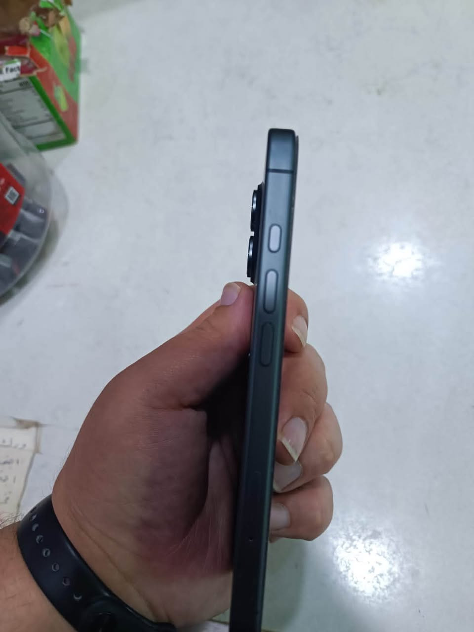 ايفون 17 عادي
استعمال اسبوع واحد كامل ملحقاته 
نضيف مثل ما موضح بل صوره بطاريته 100‎%‎
مشحون 14 مره فقط 
ذاكره 256GB
ضمان ماستر 
رايده ب مليون و100
مكاني فلوجه وهذه رقمي بيه واتساب
***********
