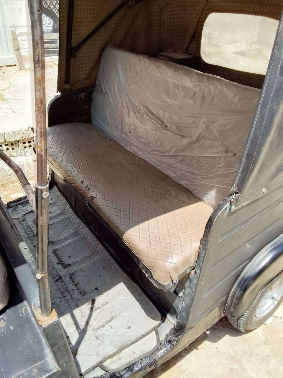 السلام عليكم تكتك للبيع موديل.18 اوراق اتكفل حلال وحرام وسرقه فقط وابيع هل موجود تكتك حلوة وشغاله بيه تبخير والسلف عطلان السعر2800 المكان البلديات المعسكر ***********
