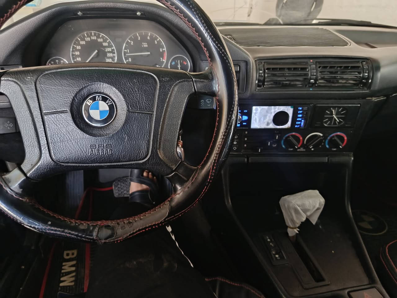 سلام عليكم بي ام موديل 1991
حجم 525i اصل وفصل 
گير اوتماتيك 
محرك وكير و اكسل بالشرط 
صدر 70٪ 
تخم تايرات نظيف داخل جلد 
2 جام كهرباء 
منظومه زينون اصلي 
سنوية ما ساقط لحد شهر السابع 
دفتر بانزين بيها 
قفل مركزي اربع بواب سنتر لوك 
شرط بدون خياس شاصي سليم 
سعرها 60 مكاني كركوك 
شرط تحويل وغرامات وقانونيات 
سيارة مال بيت نظيفة وجاهزة شراي خاص


**إذا كنت صاحب هذا الإعلان وتريد حذفه لأي سبب، رجاءا أرسل رسالة إلى الدعم الفني**