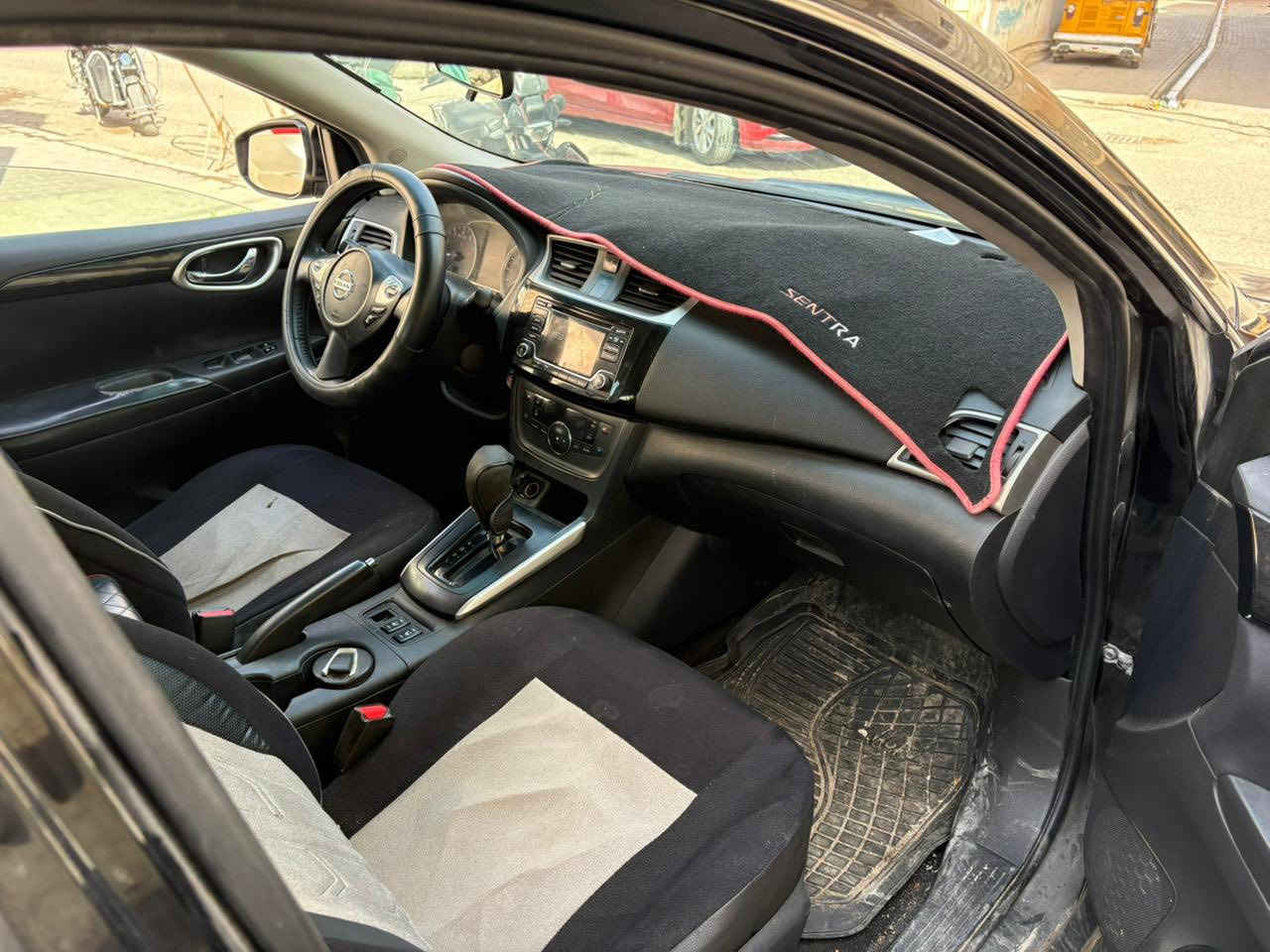 نيسان سنترا موديل٢٠١٨فول مواصفات من عده فتحه للبيع سعر ٩٠للتواصل ***********
